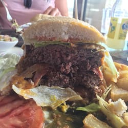 Beers - Querschnitt des "kleinen" XL-Burgers mit 500g Fleisch