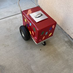 Tiniest red paleta cart