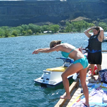 Sun Lakes Park Resort - My sister learning how to dive - on the farthest dock on the lake. - Campgrounds Near Me - Coulee City, Washington