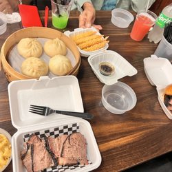 Holy Smoke BBQ - The brisket could have be served on a wooden board or a ceramic tray. It's all about presentation.