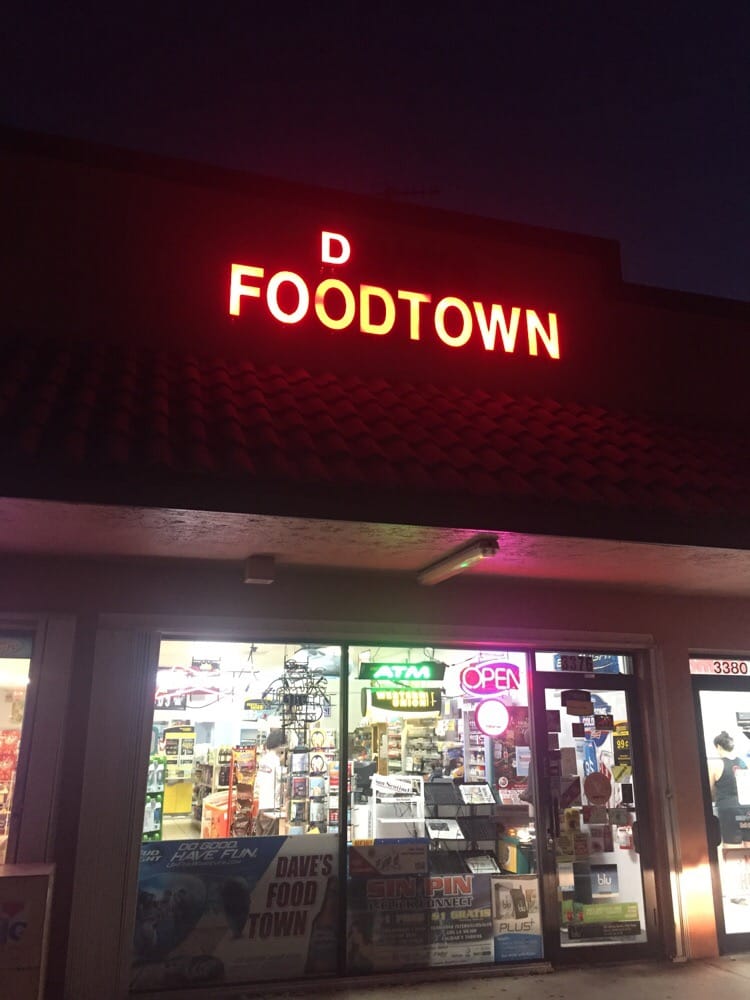 Daves Food Town Logo