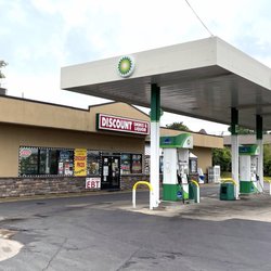 Discount Smokes & Liquor - Building Exterior