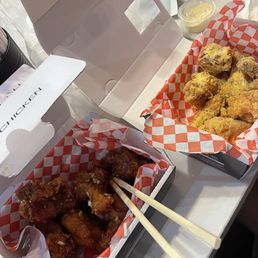 Cold chicken Right: cheesling Left: garlic honey Cold chicken Right: cheesling Left: garlic honey