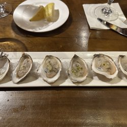 Maggie's Pub - PEI Oysters