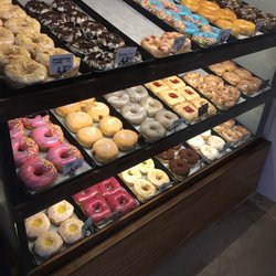Jolly Molly Donuts - Vitrina con Donas :)
