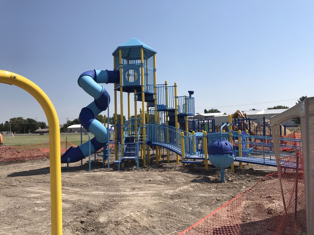 Lucky Dog Recreation Logo