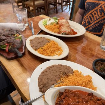 Hacienda Tapatio - Fajitas. Burrito tapatio. Carne en Chile Rojo. - Mexican Near Me - Calabasas, California