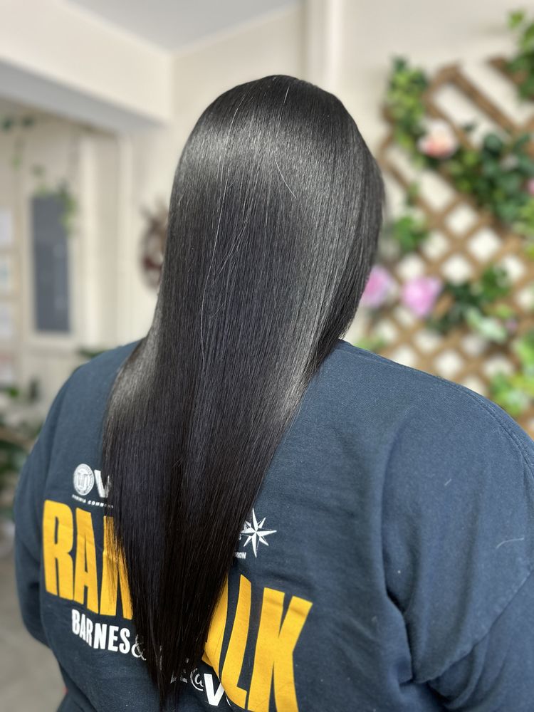 The Garden Salon and Boutique  Logo