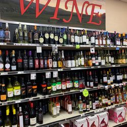 Eagle Creek Liquors - Wine section