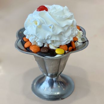 Friendly's - Sundae - American Near Me - Lancaster, Pennsylvania