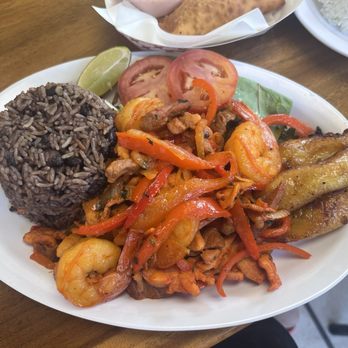 El Cubano - Fiesta Caribe w/Congri - Cuban Near Me - Saint Paul, Minnesota