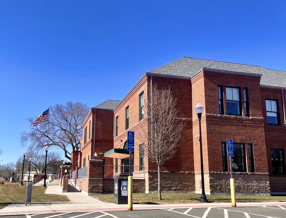 RAYMOND PUBLIC LIBRARY Updated April 2024 16 Photos 840 Main St