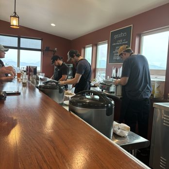 Broken Oar Oyster Bar - Staff preparing food and oysters - Wine Bars Near Me - Homer, Alaska Broken Oar Oyster Bar - Staff preparing food and oysters - Wine Bars Near Me - Homer, Alaska