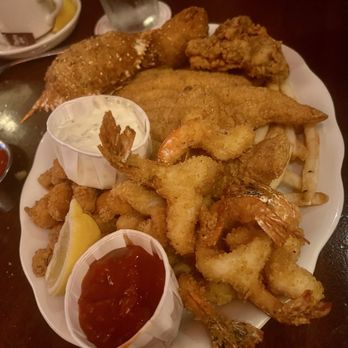 Pappadeaux Seafood Kitchen - Pappadeaux Platter - Cajun/Creole Near Me - Austin, Texas