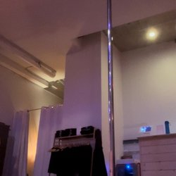 Full Circle Brooklyn - Changing room in the left