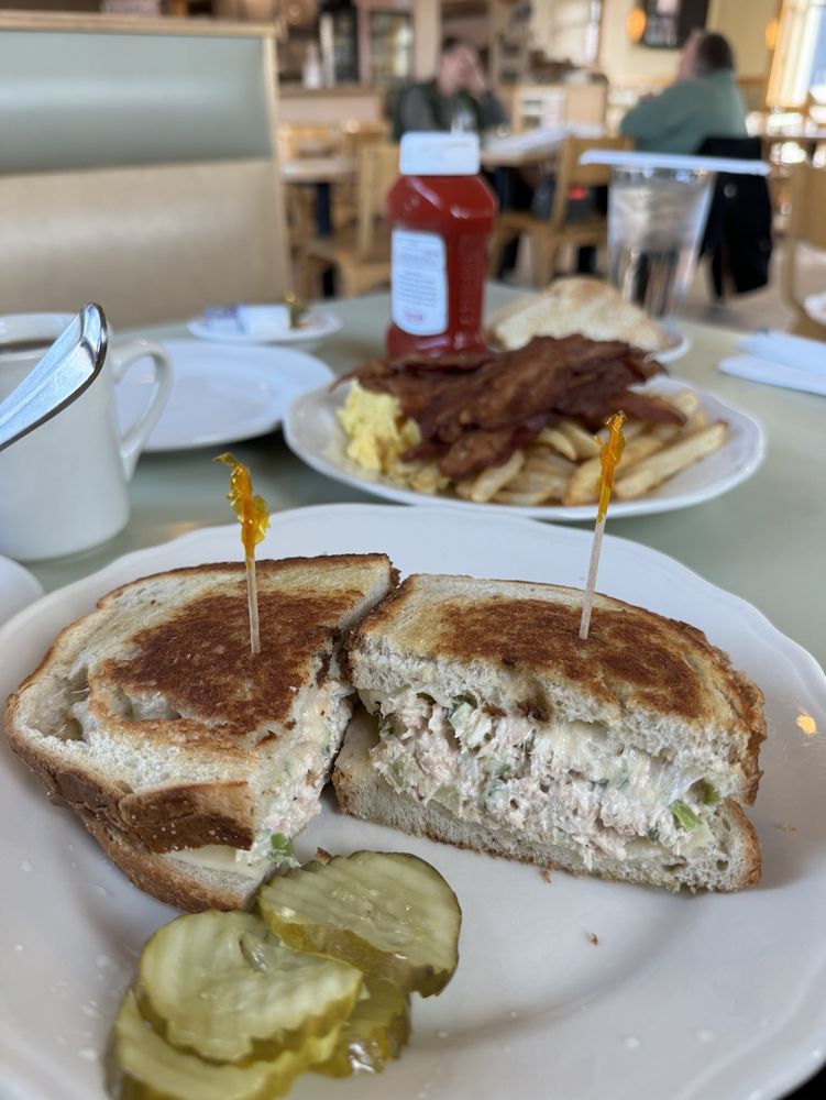 APOVINI GRILL Updated November 2024 17 Photos & 41 Reviews 1915 E