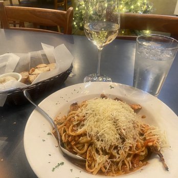 Demitris Taverna - Chicken and sausage with pasta and a great glass of Pinot gris - Greek Near Me - Livermore, California Demitris Taverna - Chicken and sausage with pasta and a great glass of Pinot gris - Greek Near Me - Livermore, California