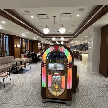 B-Line Diner - Juke box! - American Near Me - Orlando, Florida