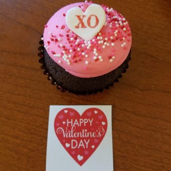 Georgetown Cupcake - This is what everyone in my office is getting as their Friday treat from Georgetown Cupcakes!! - Cupcakes Near Me - Washington, DC, District of Columbia