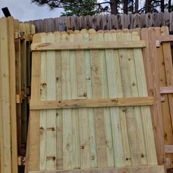 Rembrandt Fencing - This is the back side of our Board on board Panels showing the use of PT 2x4 horizontal stringers. Our panels and posts are all PT