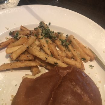 Yard House - Bars Near Me - Boston, Massachusetts