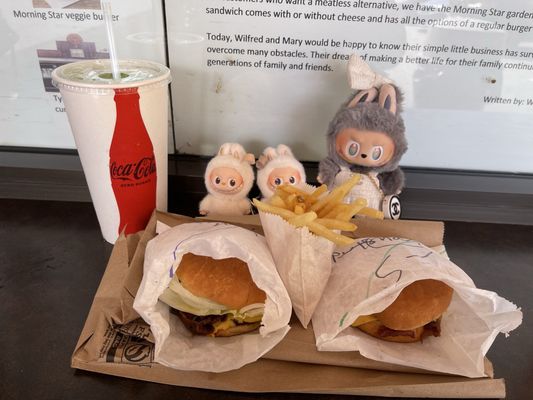 W & M Bar B-Q Burger by null