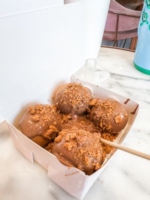 Lily's Chocolate & Coffee by null