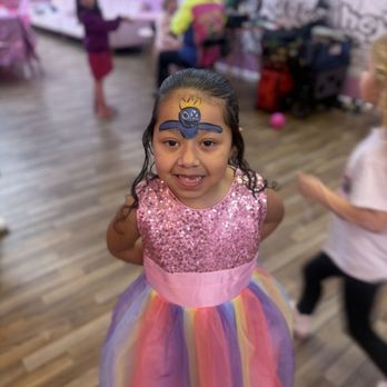 Balloon Twisters - Face Painting Near Me