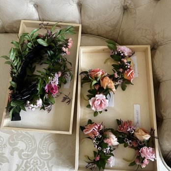Posies - Corsages and flower dog collar - Floral Designers Near Me Posies - Corsages and flower dog collar - Floral Designers Near Me