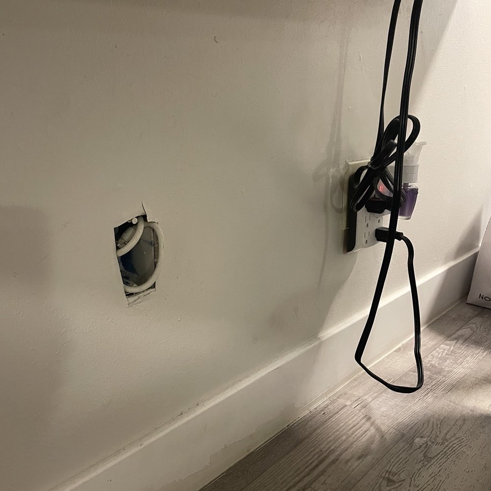 Costa Art Hotel - Outlet and opening in wall - Hotels Near Me - Laguna Beach, California
