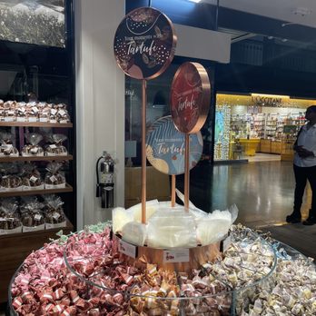 Läderach chocolatier suisse - Chocolatiers & Shops Near Me - Washington, DC, District of Columbia