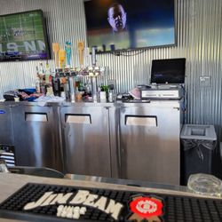 Undercliff Grill & Bar - Outside bar area