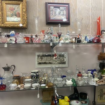 Hamburg Antiques Center - 11/18/23 Glass from the past - Antiques Near Me - Hamburg, Pennsylvania Hamburg Antiques Center - 11/18/23 Glass from the past - Antiques Near Me - Hamburg, Pennsylvania