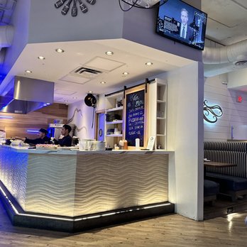 Whiskey & Oyster - Bars Near Me - Alexandria, Virginia