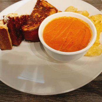 The Horse Radish - The Melt down with tomato soup - New American Near Me - Carlton, Oregon
