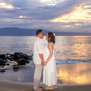 Better Together Photography - Golden hour session with Sarai of Better Together Photography - Session Photography Near Me - Lahaina, Hawaii