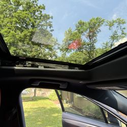 Lexus of Orland - Moonroof missing second protective cover.