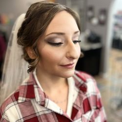Tease Hair Studio - Bridal makeup/updo
