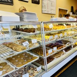 Henze's Bakery - Inside