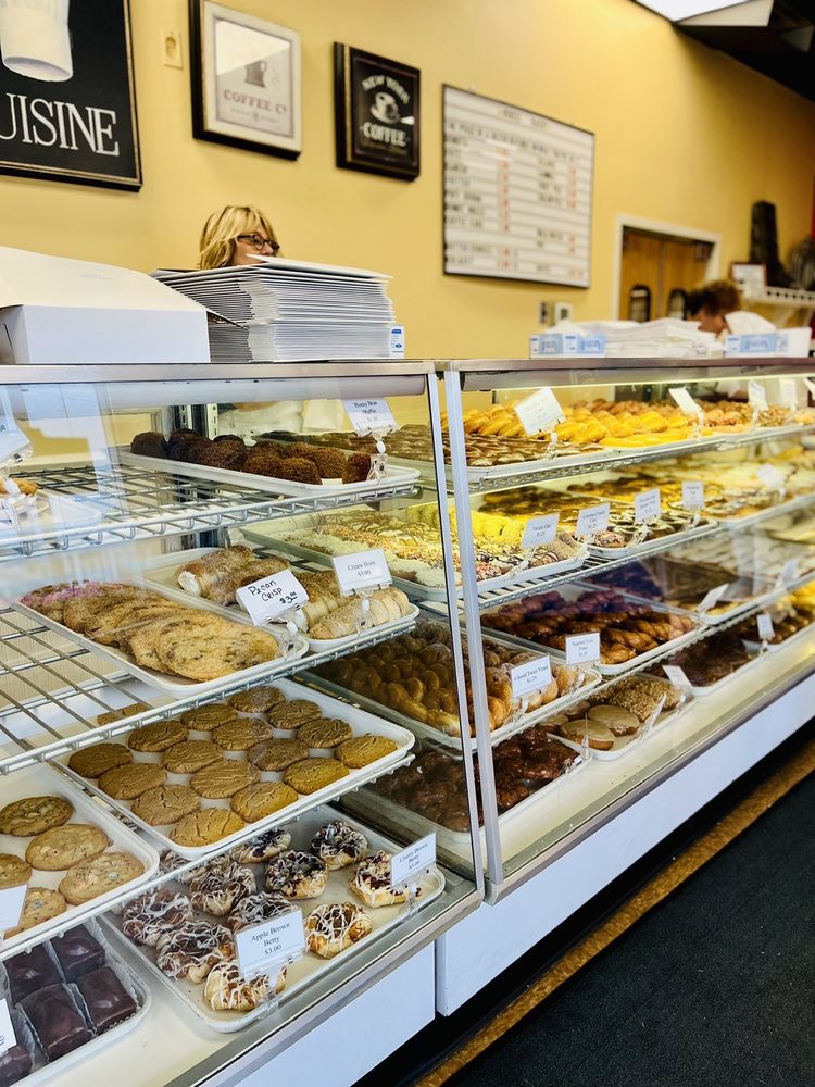 Social spots from Henze's Bakery