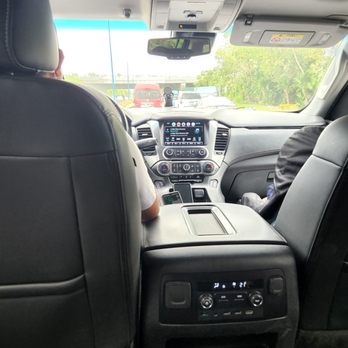 USA Transfers - Black SUV - private transportation - Airport Shuttles Near Me USA Transfers - Black SUV - private transportation - Airport Shuttles Near Me