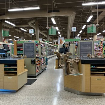 Publix - a view of a grocery store - Grocery Near Me - Doral, Florida Publix - a view of a grocery store - Grocery Near Me - Doral, Florida