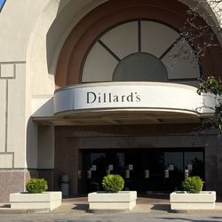 Dillard's - Entrance