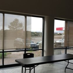 Pueblo De Cochiti Convenience Store - Tables, chairs to sit, occupy kids or hubby