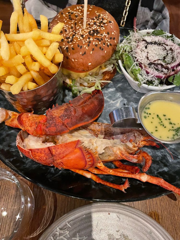 Burger & Lobster