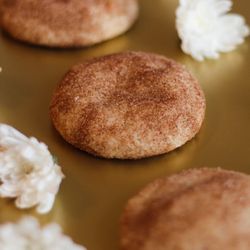 Queen Bee Bakery - Snickerdoodle