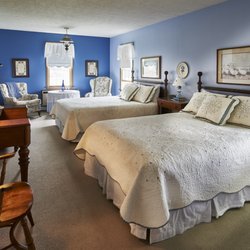 Die Heimat Country Inn - Room 18 with two queen beds.