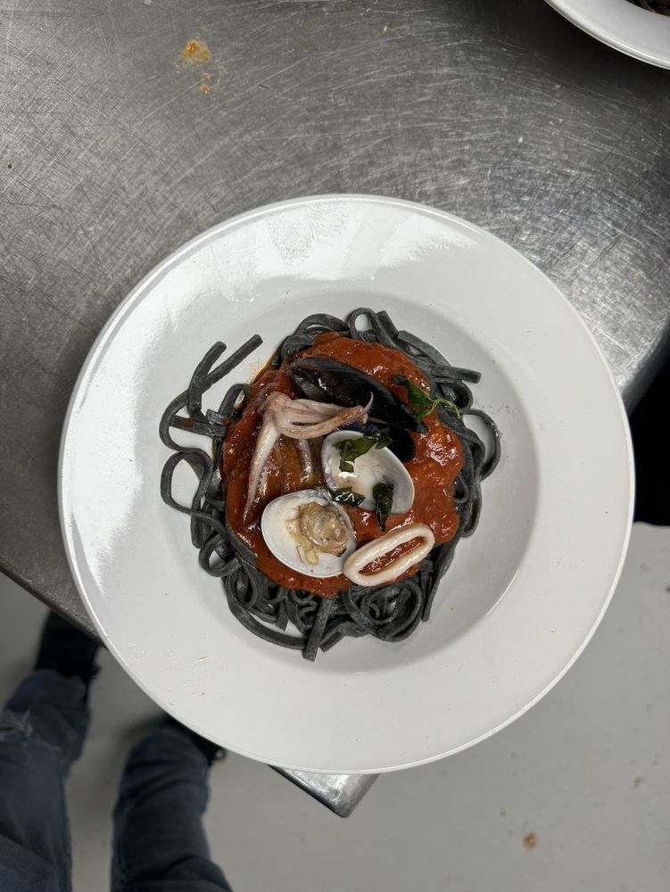Manni's Italian Kitchen Logo