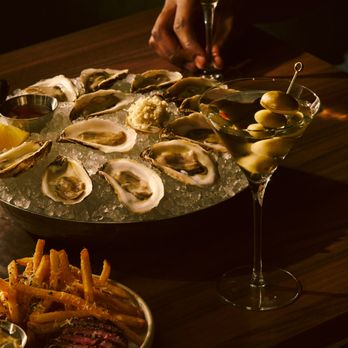 Earls Kitchen + Bar - Canadian (New) Near Me - Surrey, British Columbia
