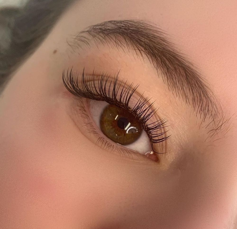 Leeen Lashes Logo